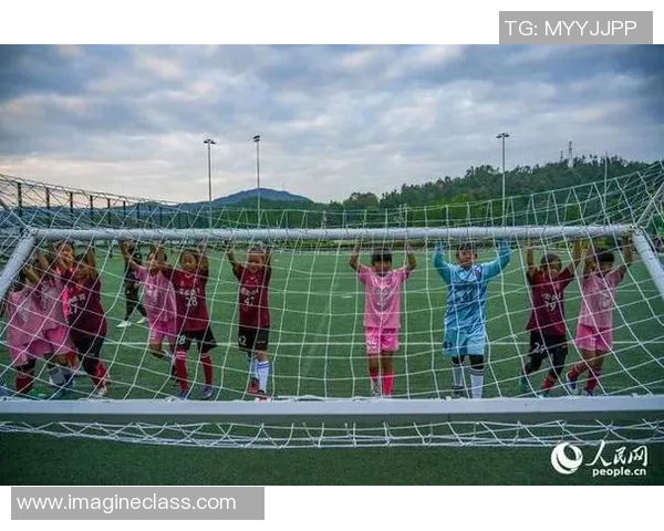 足球狗书包带你畅游绿茵场与萌宠共度快乐时光的奇妙旅程